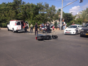 بالصور: إصابة متوسطة لسائق دراجة نارية بحادث طرق بيافا